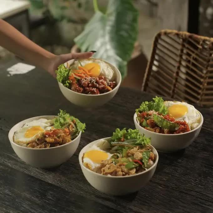 The Alleyway Cafe - bowls with breakfast