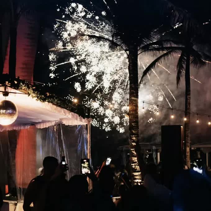 Vue Beach Club - DJ-session and the fireworks