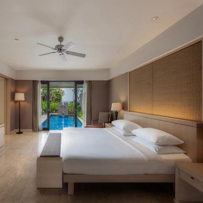Conrad Bali Resort - bedroom interior