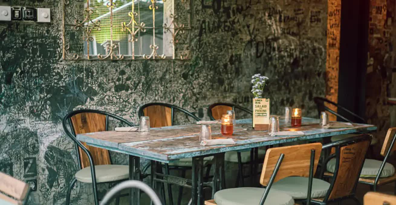 Italian restaurant La Baracca in Ubud with the simple and casual interior