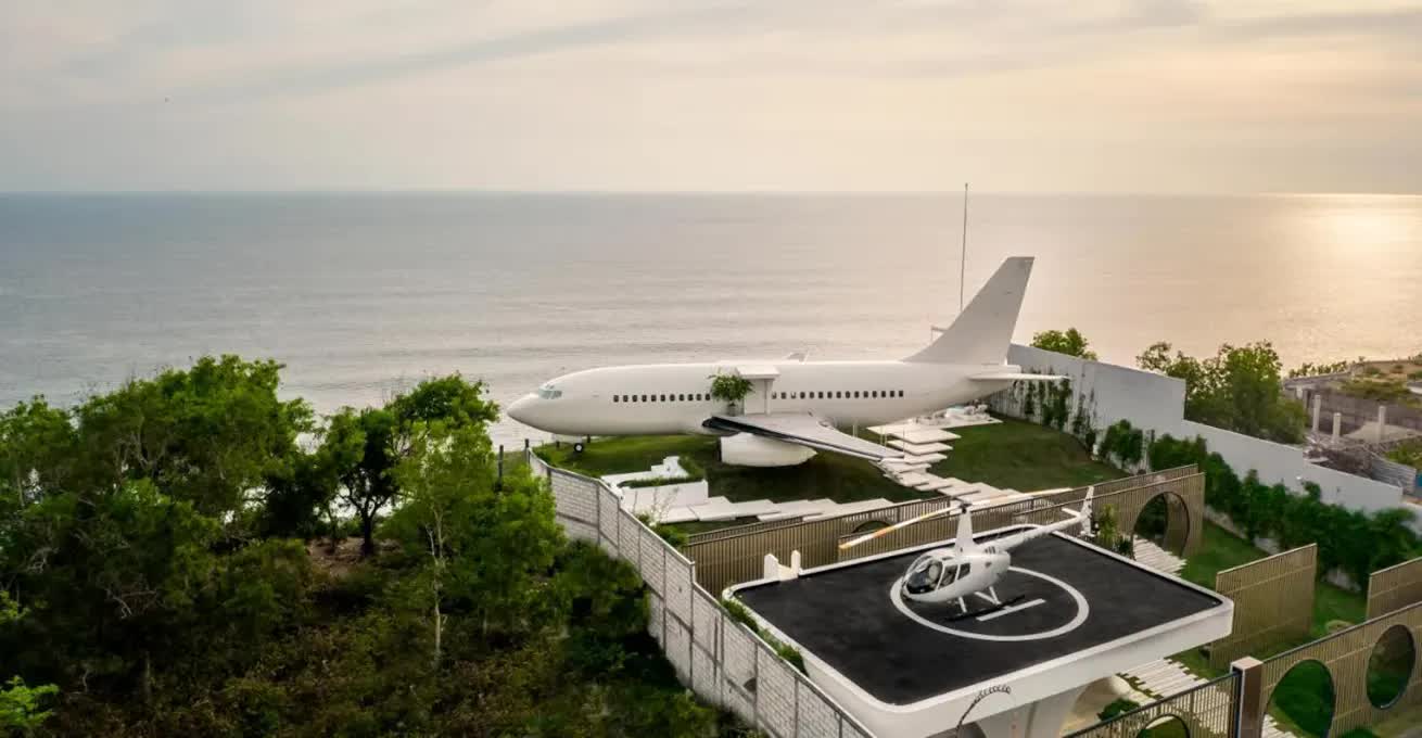 Private Jet Villa hotel in the shape of an airplane
