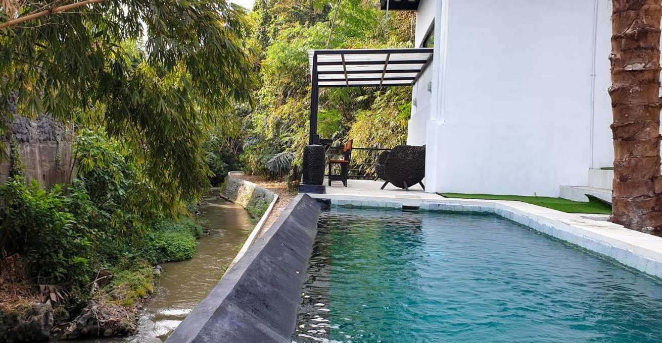 Swimming pool at The Paica