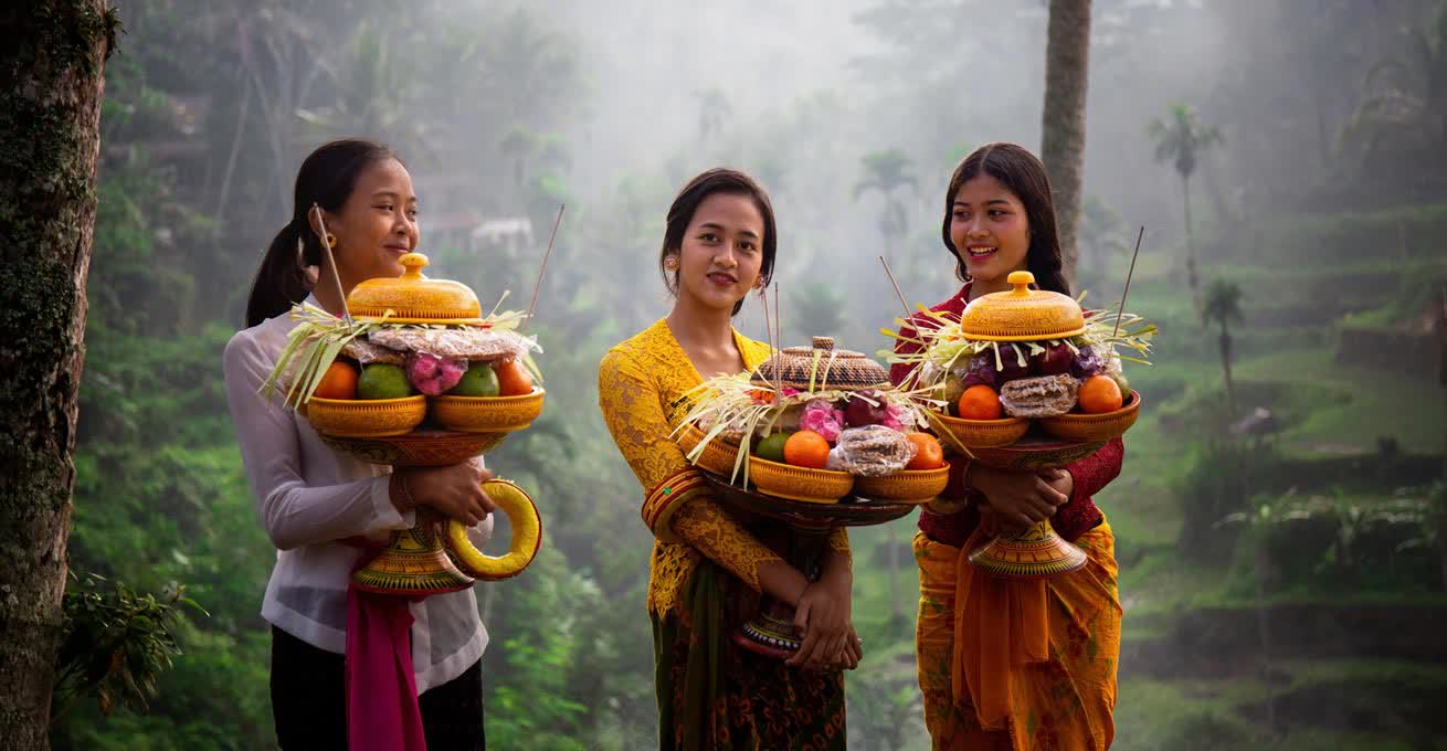 Women are celebrating Holy April in Bali