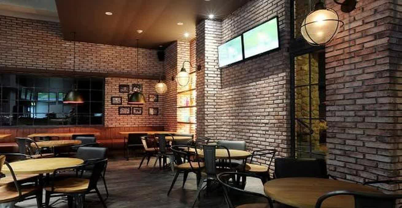 Bar interior - Homerun Sport Cafe